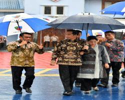 Presiden Jokowi dan ibu Iriana jenguk 