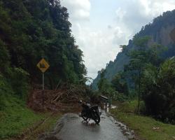 AKIBAT HUJAN LEBAT DESA SIRAU KECA