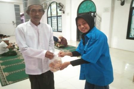 KNPI Kecamatan Cilegon Mengelar Takjil