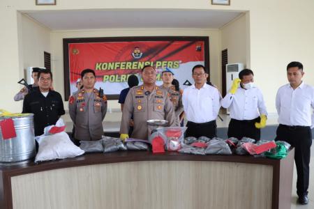 POLRES DEMAK SITA 40 KILOGRAM BAHA