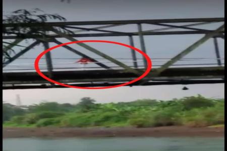 Anak Gadis Nekat Bunuh Diri di Sungai 