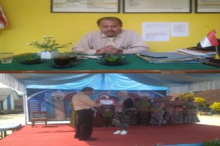 Haru Biru Merwarnai Acara Perpisahan S