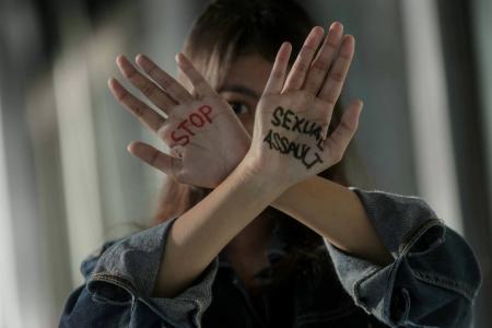 DI DUGA MELAKUKAN KEKERASAN SEKSUA