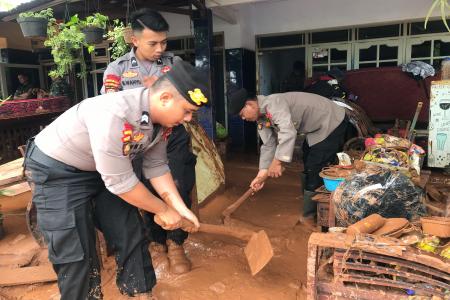 POLDA JATENG TERJUNKAN PERSONIL BANTU 
