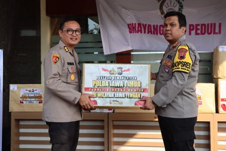 KAPOLRES DEMAK TERIMA BANTUAN DARI