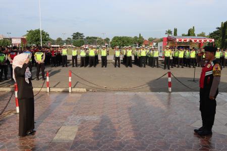 POLRES DEMAK GELAR APEL PENGAMANAN MAL