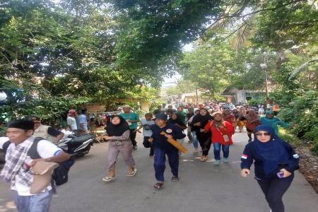 WARGA CIGONDANG LABUAN LAKUKAN SIM