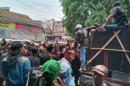 LAGI LAGI KEGANASAN DEBCOLETOR RAM