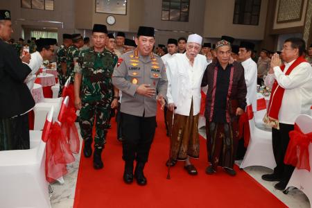 KAPOLRI DAN PANGLIMA HADIRI DOA LINTAS AGAMA DI JATIM