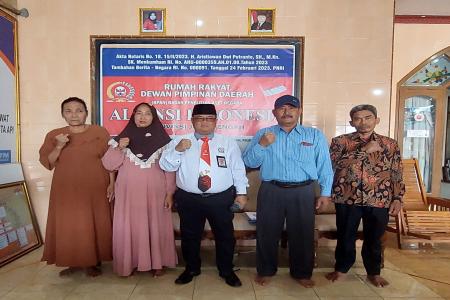 TIGA ORANG WARGA PENGADU KE ALIANS