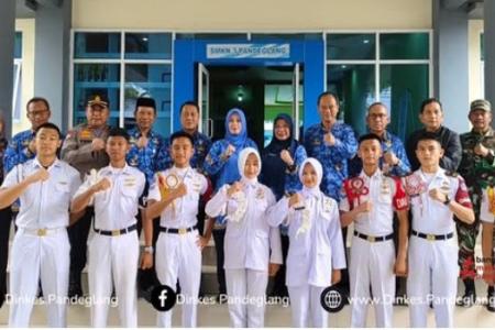 KEPALA DINAS KESEHATAN DAMPINGI BU