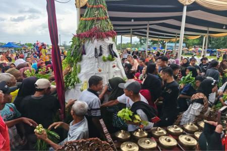 SEDEKAH BUMI DESA CIPAKU DITANDAI 