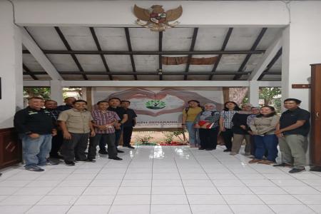 PERHUTANI KPH SEMARANG TERIMA KUNJUNGA