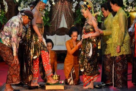 Tradisi unik seserahan Ati Kebo Seundu