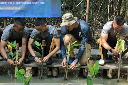 TARUNA BHAYANGKARA HIJAUKAN NEGERI