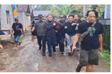 TIM GABUNGAN TNI RINGKUS DUA SEJOL