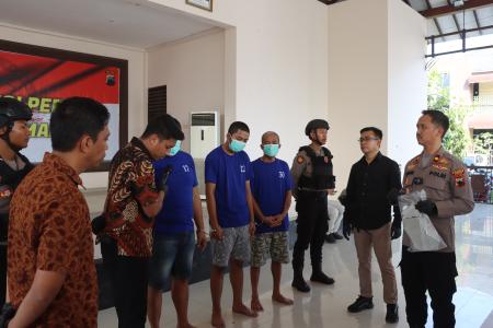  POLISI TANGKAP EMPAT PELAKU PENGE