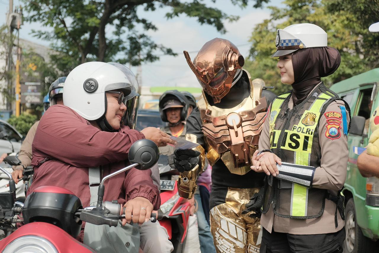Kreatif, Sosialisasi Operasi Zebra Polres Malang Jadi Super Hero