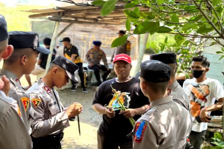 Cegah Abrasi Siswa Diktukba SPN Polda Jatim Tanam Mangrove dan Berbagi