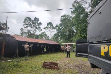 POLRES LUMAJANG DIRIKAN TENDA DARU